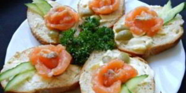 маленькие бутерброды с семгой