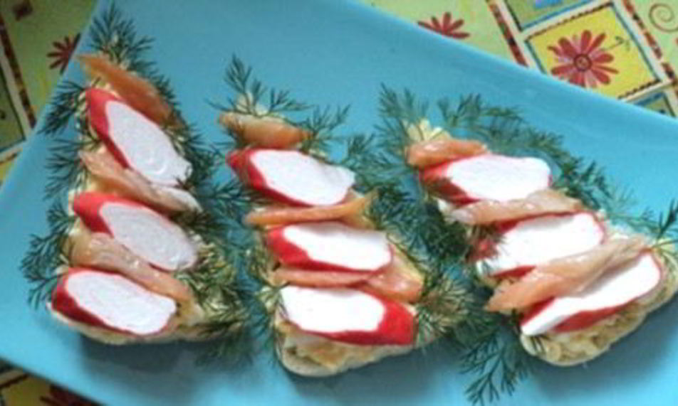 Рецепт новогодние бутерброды елочки с рыбой и крабовыми палочками