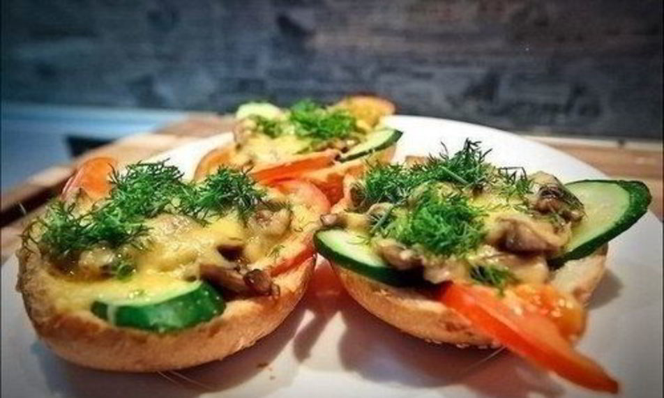 Рецепт простые горячие бутерброды с овощами и грибами