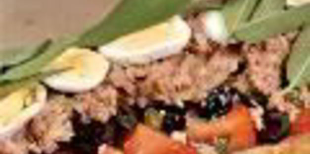 закрытые бутерброды с салатом нисуаз