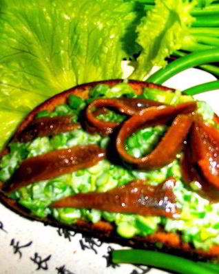 Зеленый бутерброд с анчоусами