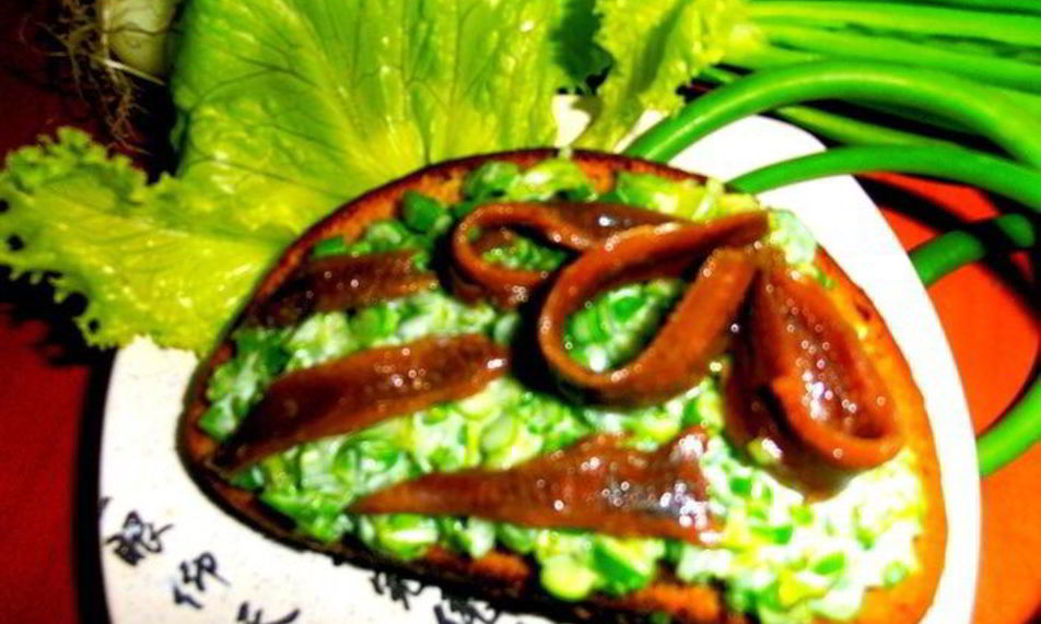 Рецепт зеленый бутерброд с анчоусами