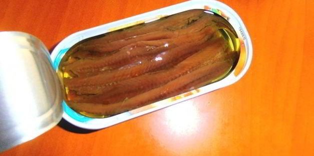 зеленый бутерброд с анчоусами