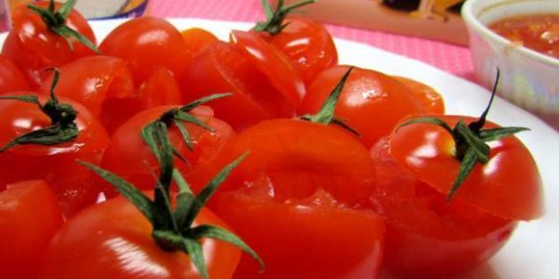 черри, фаршированные сливочным сыром с зеленью