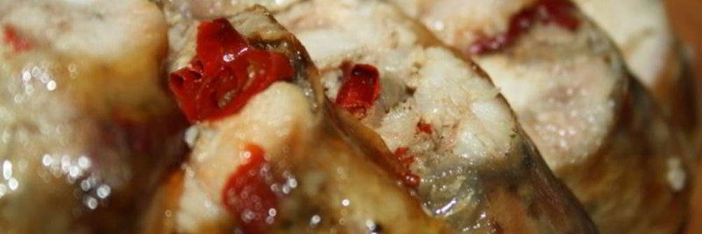 Домашняя колбаса с паприкой и сыром