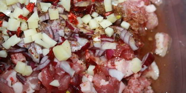 домашняя колбаса с паприкой и сыром