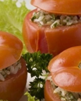 Фаршированные помидоры с кедровыми орешками и изюмом