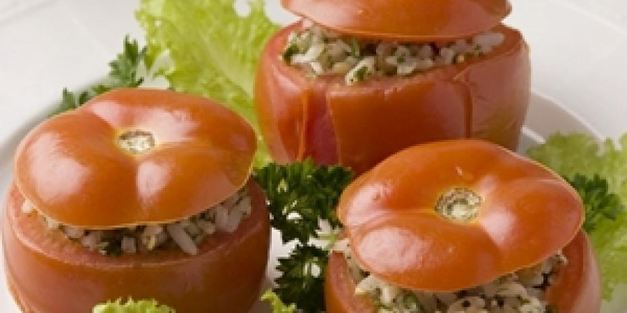 фаршированные помидоры с кедровыми орешками и изюмом