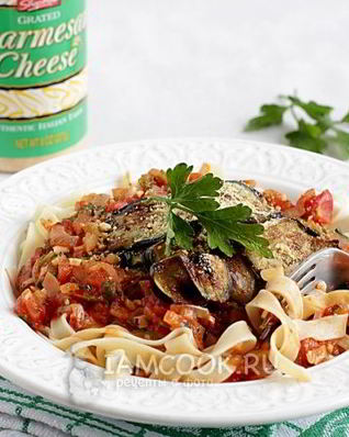 Фетучини в томатном соусе с баклажанами