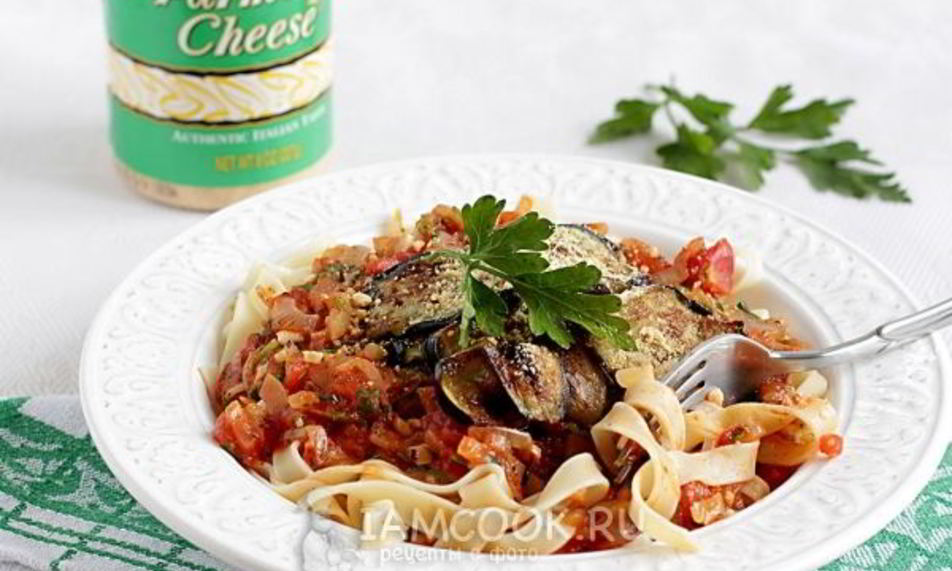 Рецепт фетучини в томатном соусе с баклажанами