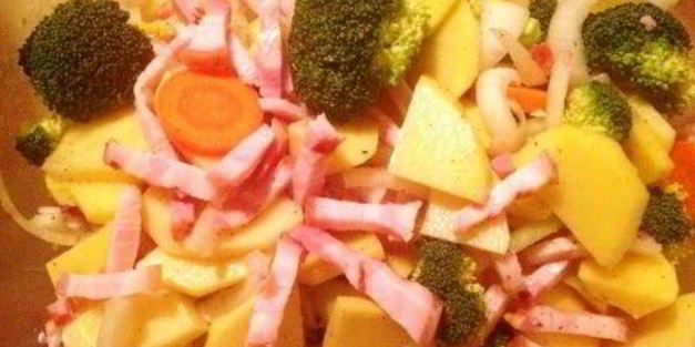 маринованные в вине перепела, запеченные с овощами и беконом