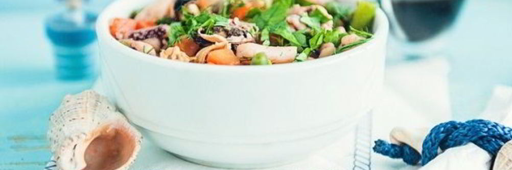 Морской коктейль с овощами