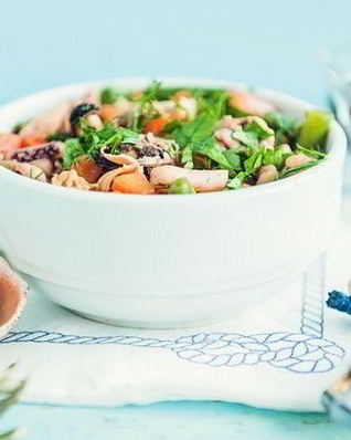 Морской коктейль с овощами