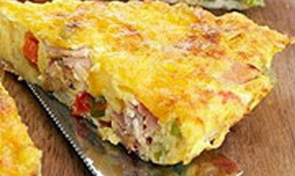 Рецепт багровый омлет с тремя видами колбас и шпинатом