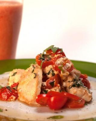 Белковый омлет с цыпленком и базиликом