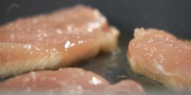 белковый омлет с цыпленком и базиликом