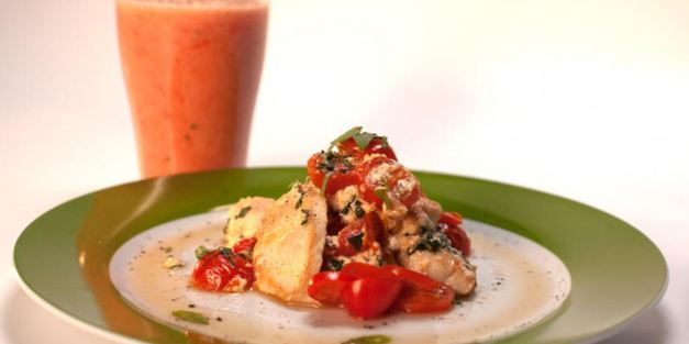 белковый омлет с цыпленком и базиликом