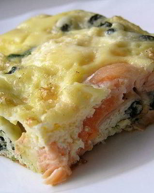 Фриттата с лососем и шпинатом