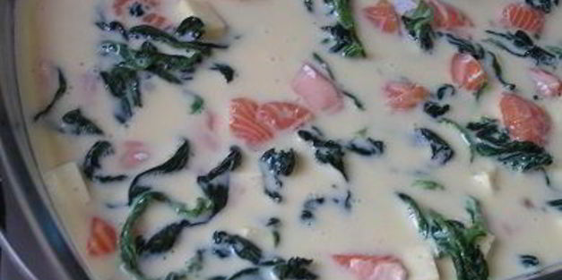 фриттата с лососем и шпинатом