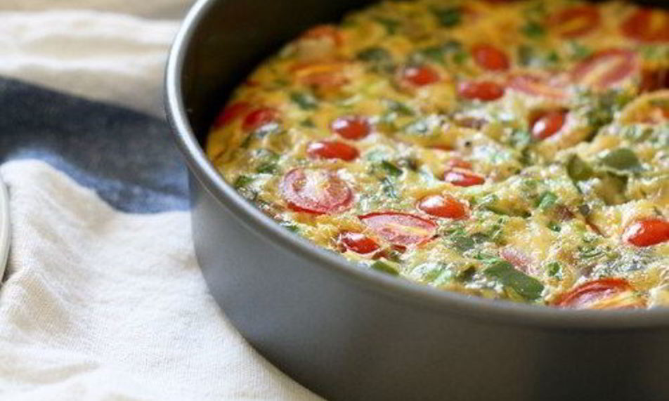 Рецепт фриттата с пореем, томатами и козьим сыром