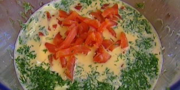 фриттата с семгой, укропом и сыром
