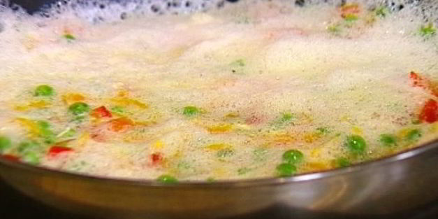 фриттата с тыквой, зеленым горошком и сладким перцем