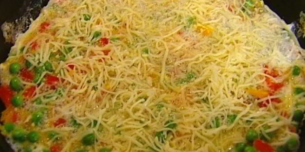 фриттата с тыквой, зеленым горошком и сладким перцем