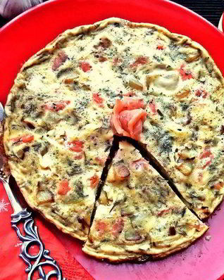 Испанский картофельный омлет с рыбкой