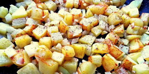 испанский картофельный омлет с рыбкой