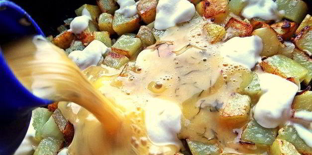 испанский картофельный омлет с рыбкой