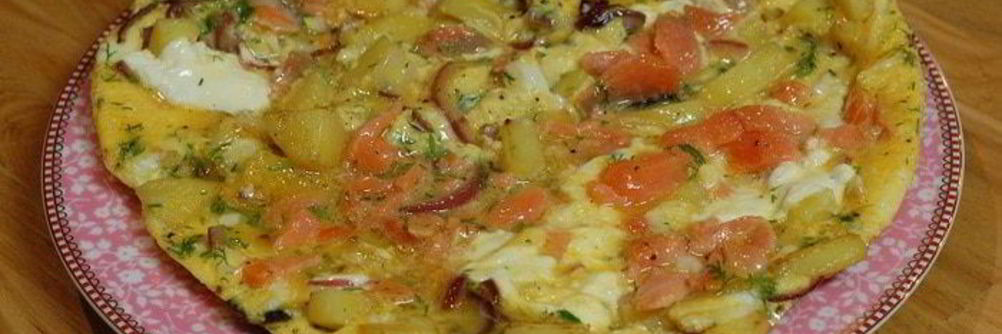 Испанский омлет с копченым лососем