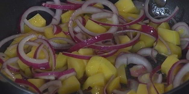 испанский омлет с копченым лососем