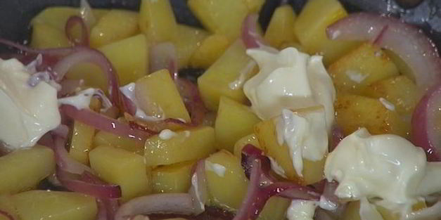 испанский омлет с копченым лососем