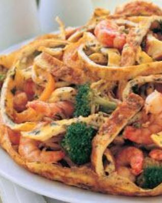 Китайский омлет Фу-юнг с креветками и овощами