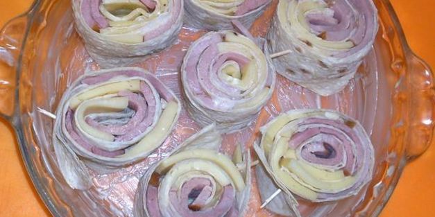 омлет — букет с розами из лаваша