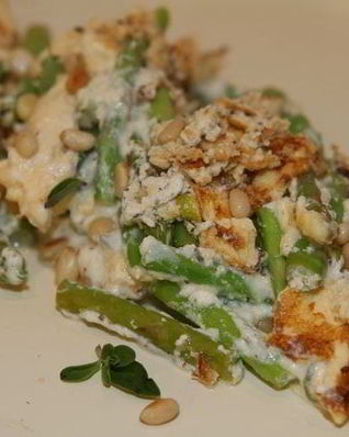 Омлет де люкс со спаржей и кедровыми орехами