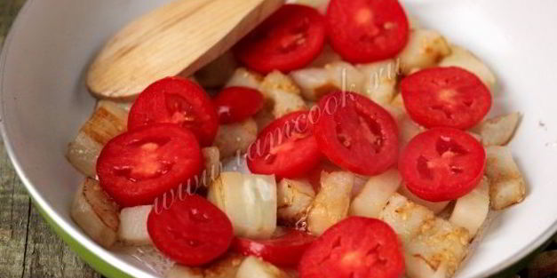 омлет из перепелиных яиц с баклажанами и помидорами