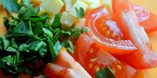 омлет на сметане с томатами и сыром