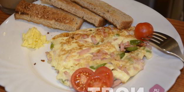 омлет на завтрак
