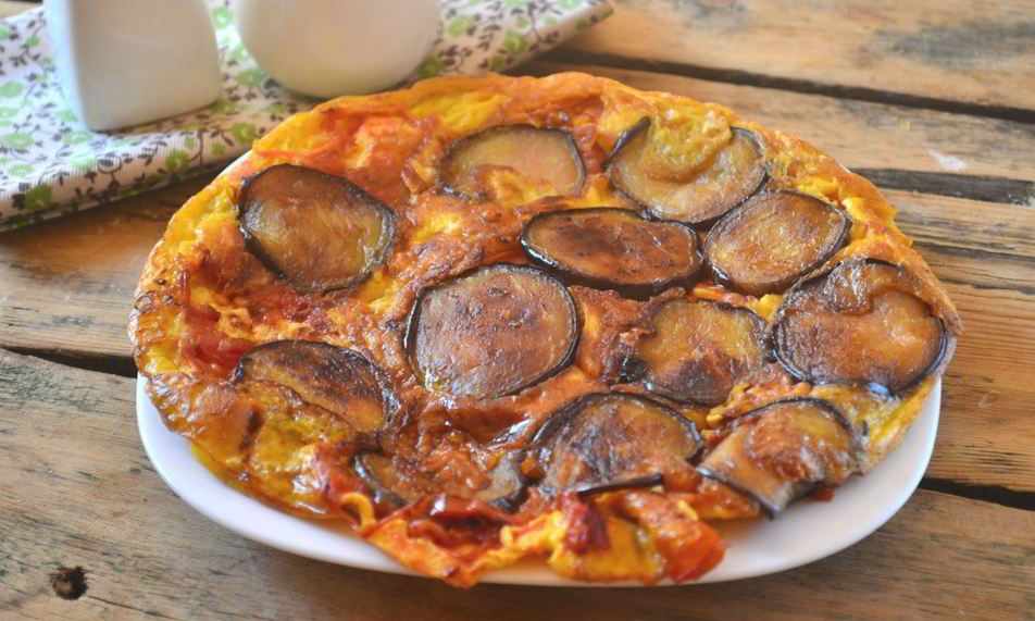 Рецепт омлет с баклажанами и помидорами