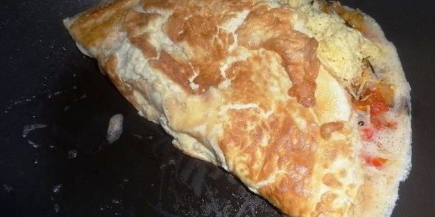 омлет с баклажаном и помидорами