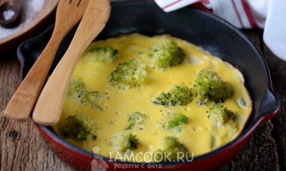 Рецепт омлет с брокколи на сковороде