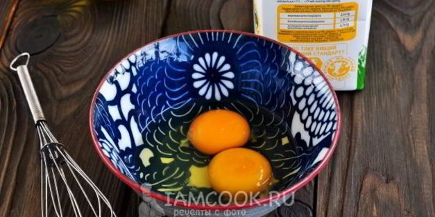 омлет с брокколи на сковороде