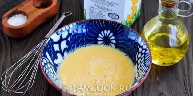 омлет с брокколи на сковороде