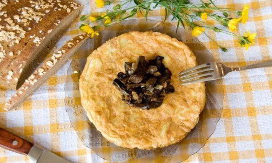 Рецепт омлет с грибами, луком и зеленью