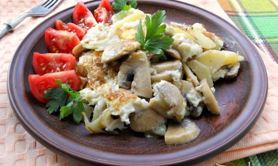 Рецепт омлета с картофелема и шампиньонами