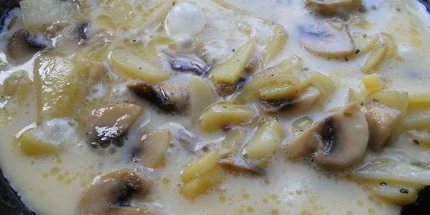 омлет с картофелем и шампиньонами
