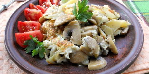омлет с картофелем и шампиньонами