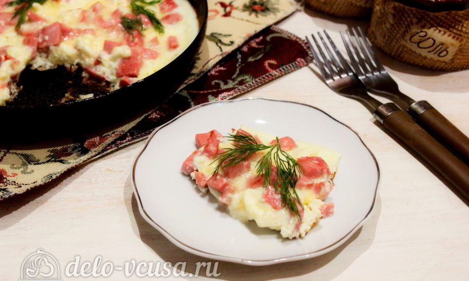 Рецепт омлет с колбасой на сковороде