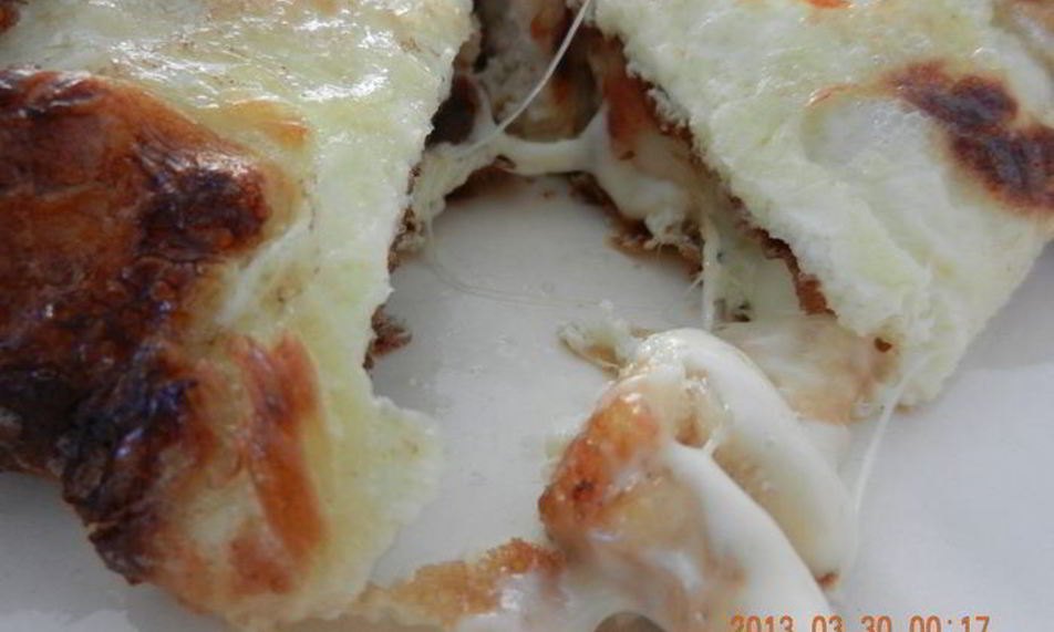 Рецепт омлет с курицей, сыром и грибами сытный завтрак